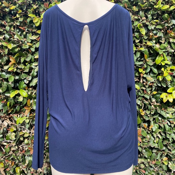 {VINCE} Top - Picture 6 of 9